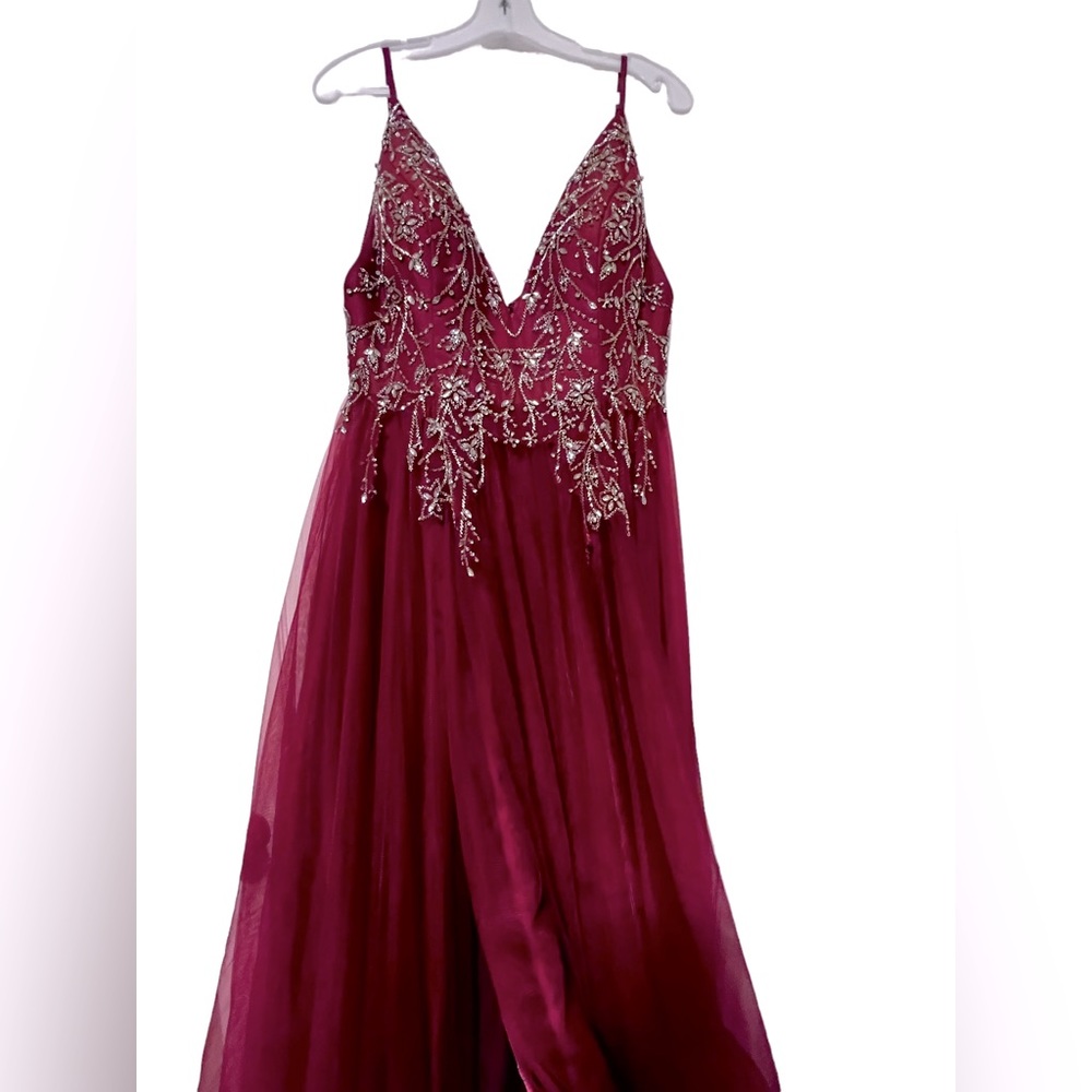 Gorgeous Prom dress in wine - Picture 5 of 13